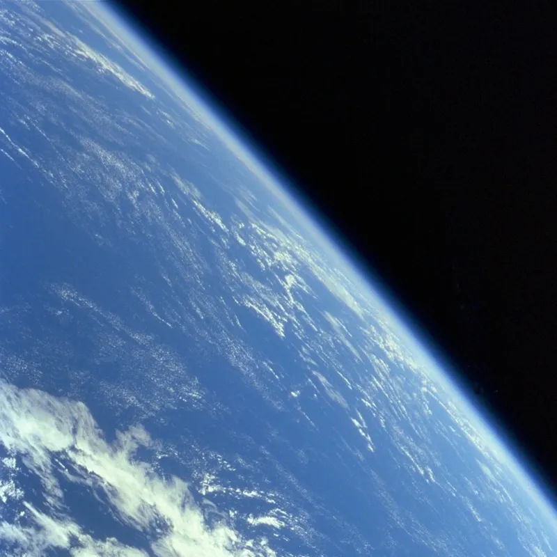Земной горизонт с борта Discovery, NASA