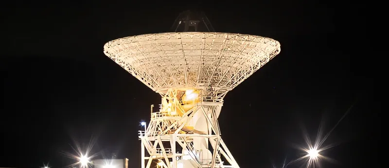 Антенна Goldstone ночью, NASA/JPL-Caltech